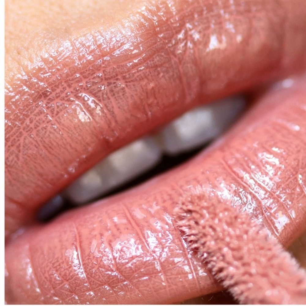 MAC LUST LIPGLASS. NEW IN BOX. - Picture 9 of 14